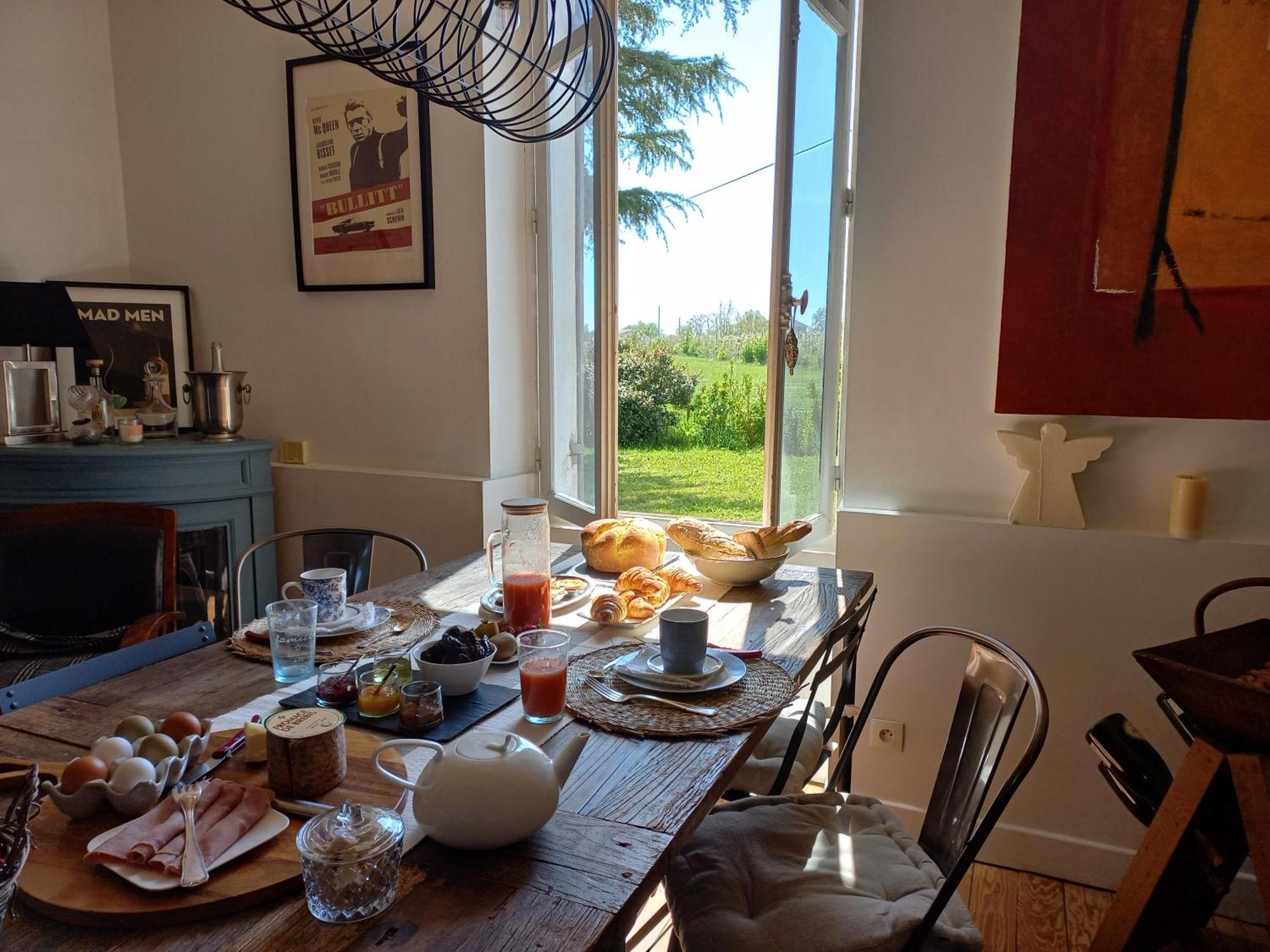 L' Embellie Sur Lot Bed and Breakfast Sainte-Livrade-sur-Lot Exteriör bild